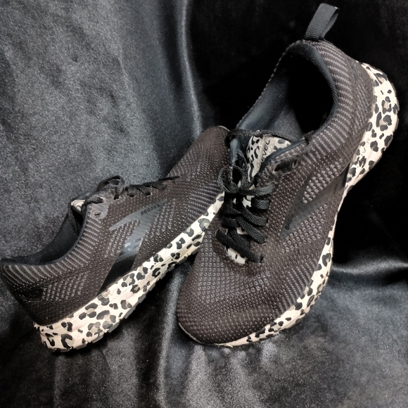 Brooks Black and White Athletic Shoes - Picture 13 of 14